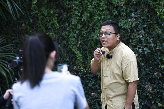小黑诸鸣：只有在杭州导游才属于人才