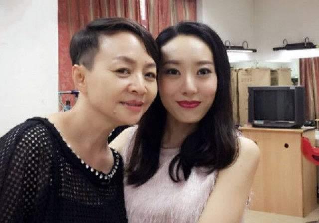 5岁儿子网购180张美女贴纸送爸爸