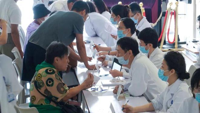 陪诊师助力就医“最后一公里”