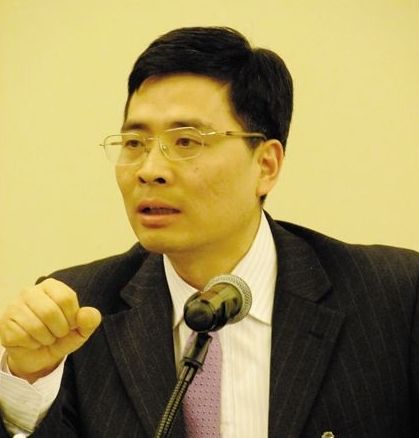 站雷军背后的海尔总裁周云杰走红