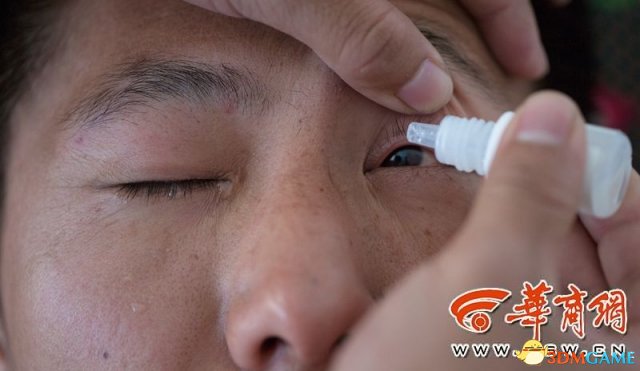 男子使用激素类眼药水视力跌至0.1