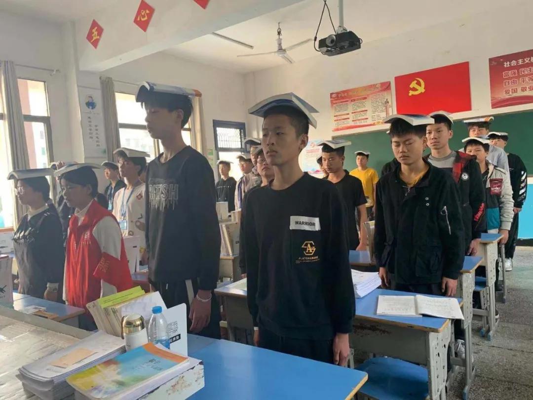 宝宝和爸爸吵架 一气之下学会走路