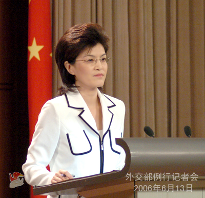 刚履新的她亮相外交部记者会
