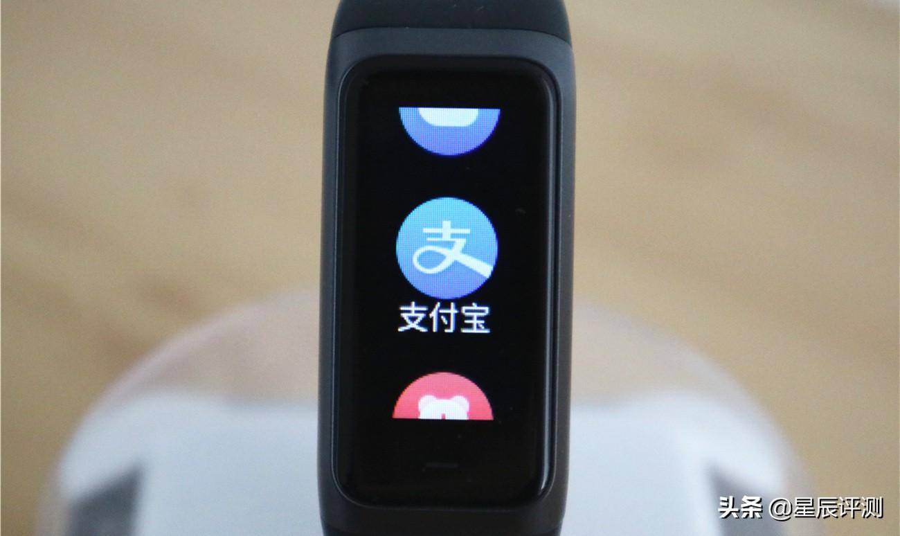 公园秒变小米SU7卖场