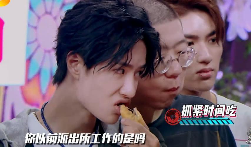 爸爸带娃一年前后表现判若两人