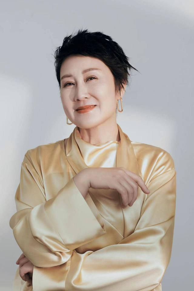张凯丽建议合理调整票价