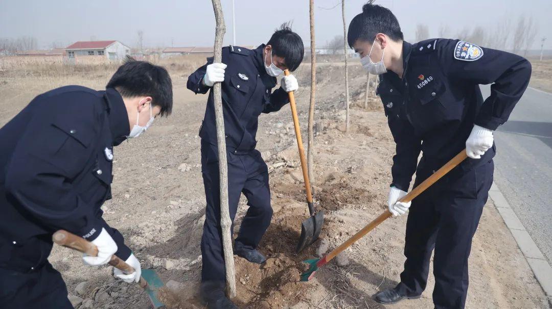 增绿就是增优势 植树就是植未来