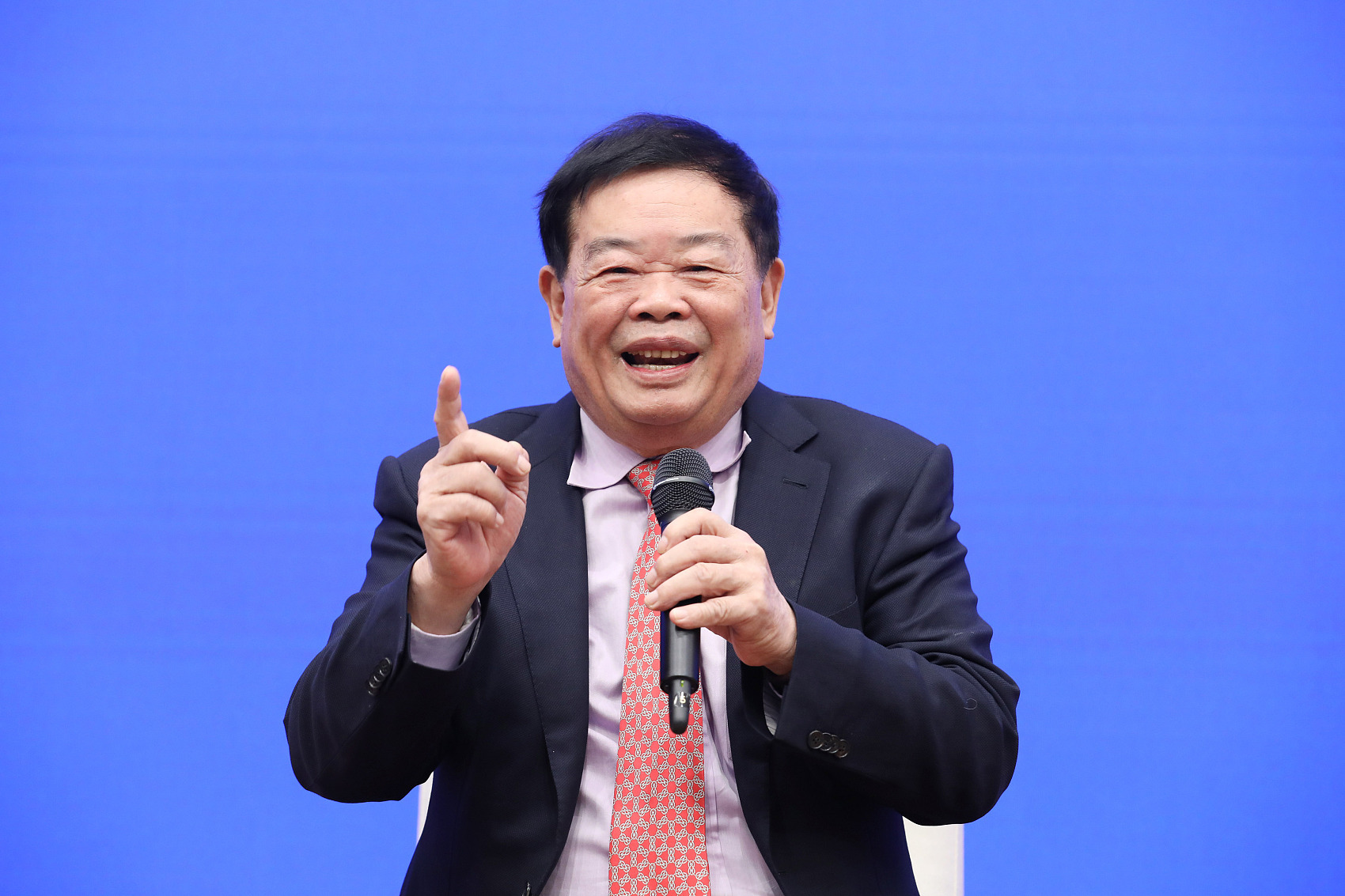 曹德旺说学校获批压力巨大