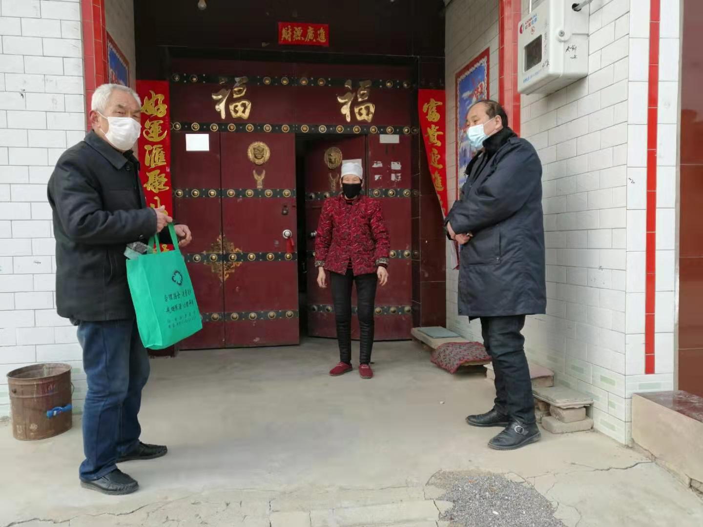 00后男大学生请假返乡结婚