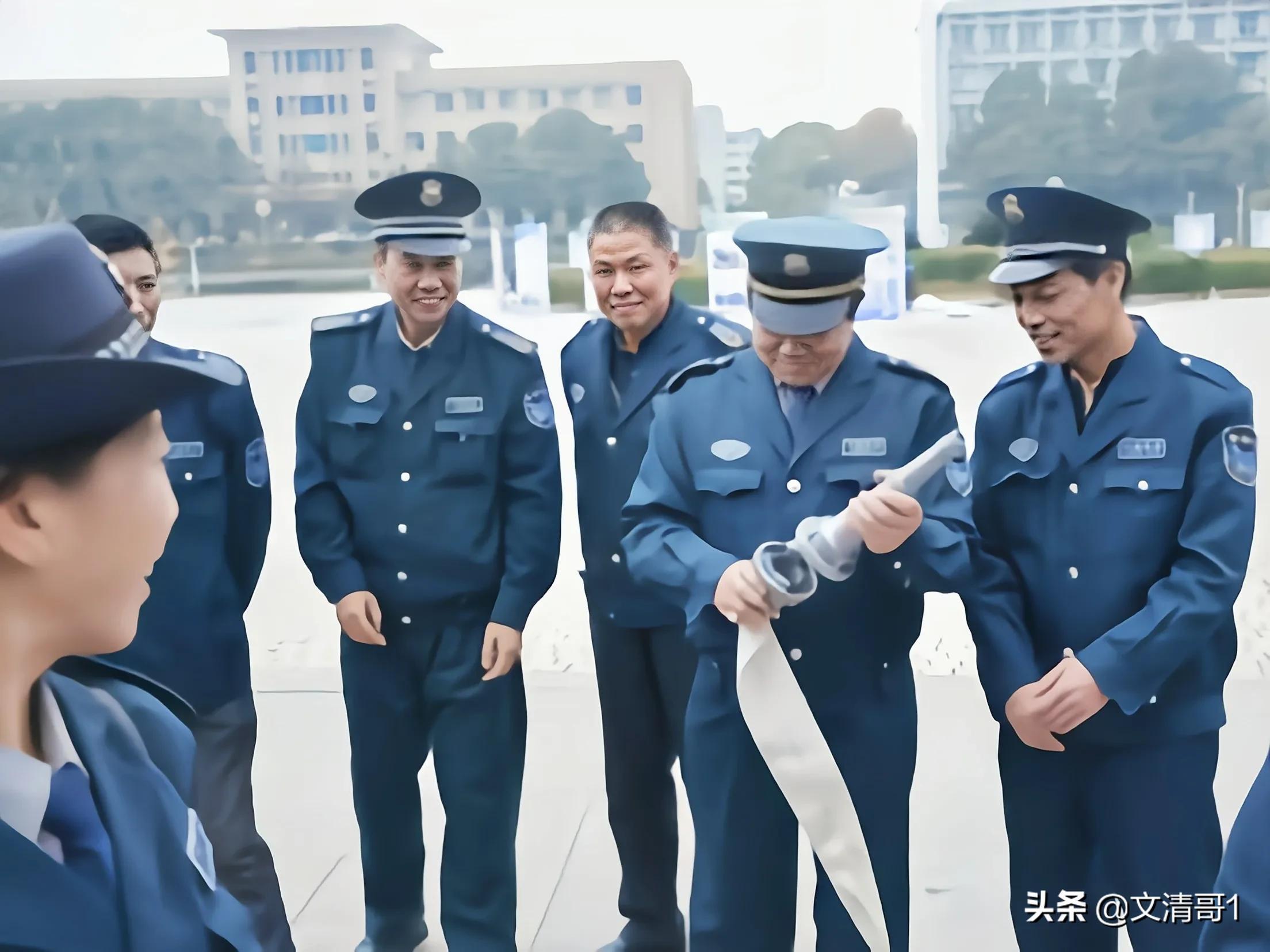 校园新保安机器狗即将上岗