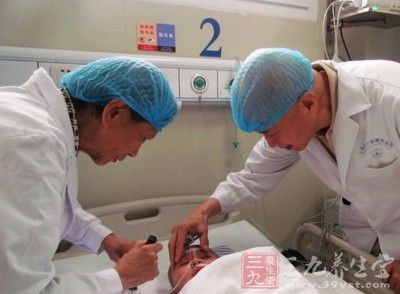 男子常熬夜反复晕倒险成植物人