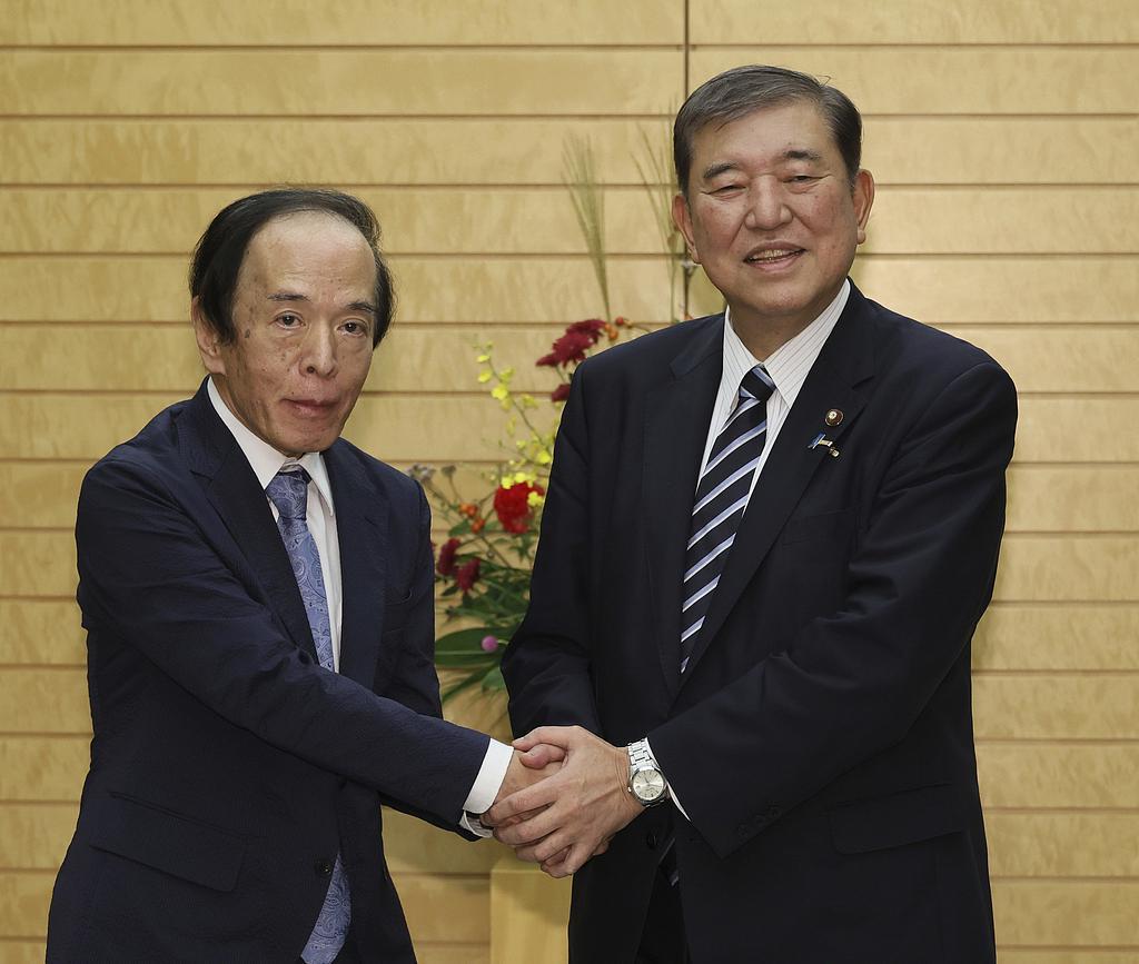日本首相石破茂会见王毅