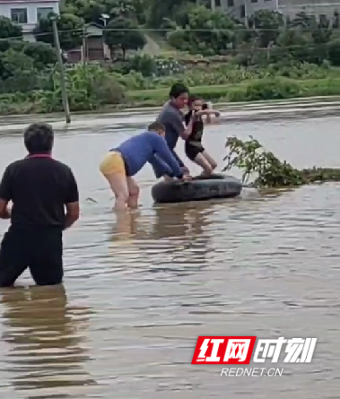 女童掉入黄河溺水 众人接力营救