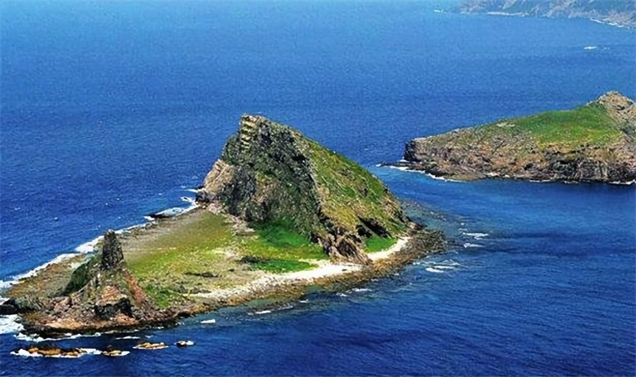 日本多艘船只闯钓鱼岛 中国海警出手