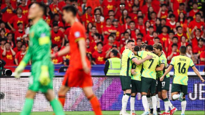 国足0-2澳大利亚 无缘直通世界杯