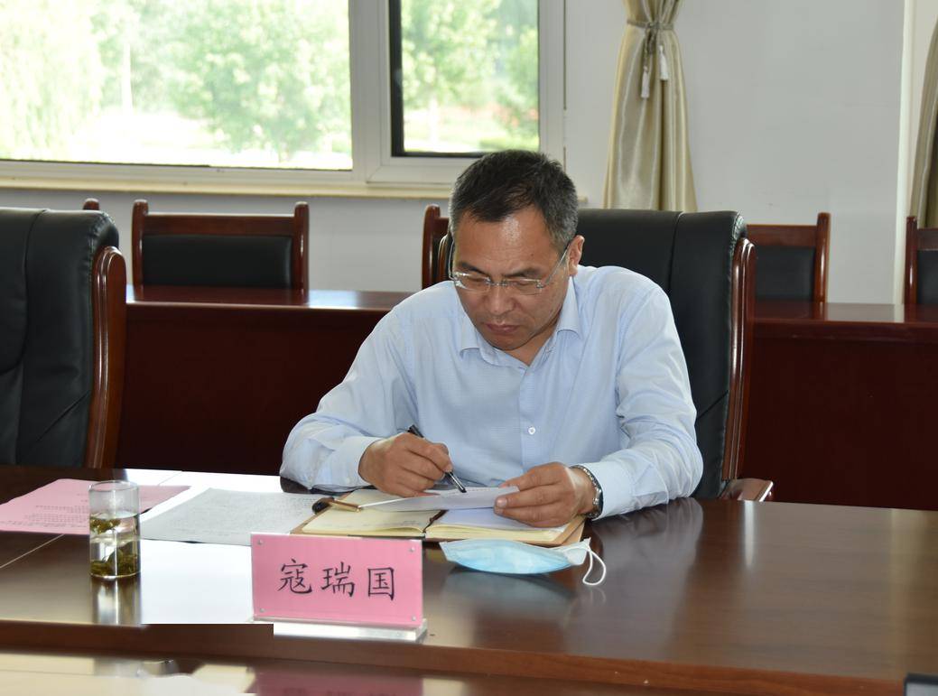 河南一地财政局原局长成在逃人员
