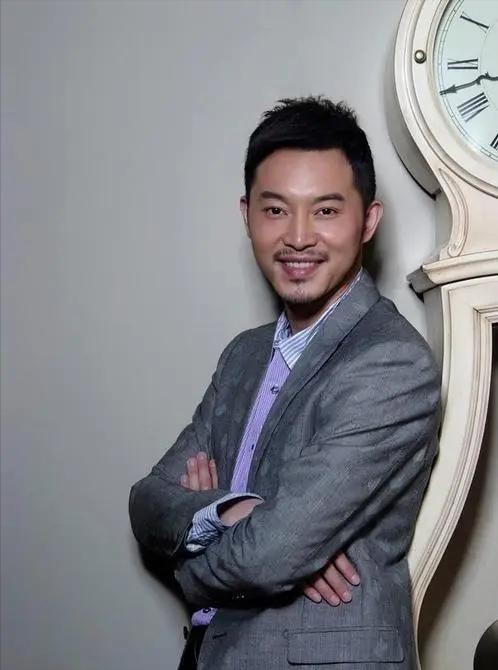 网友看到瘦了的沙溢：好帅牙好白