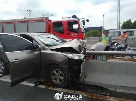 轿车意外坠河母亲获救婴儿遇难