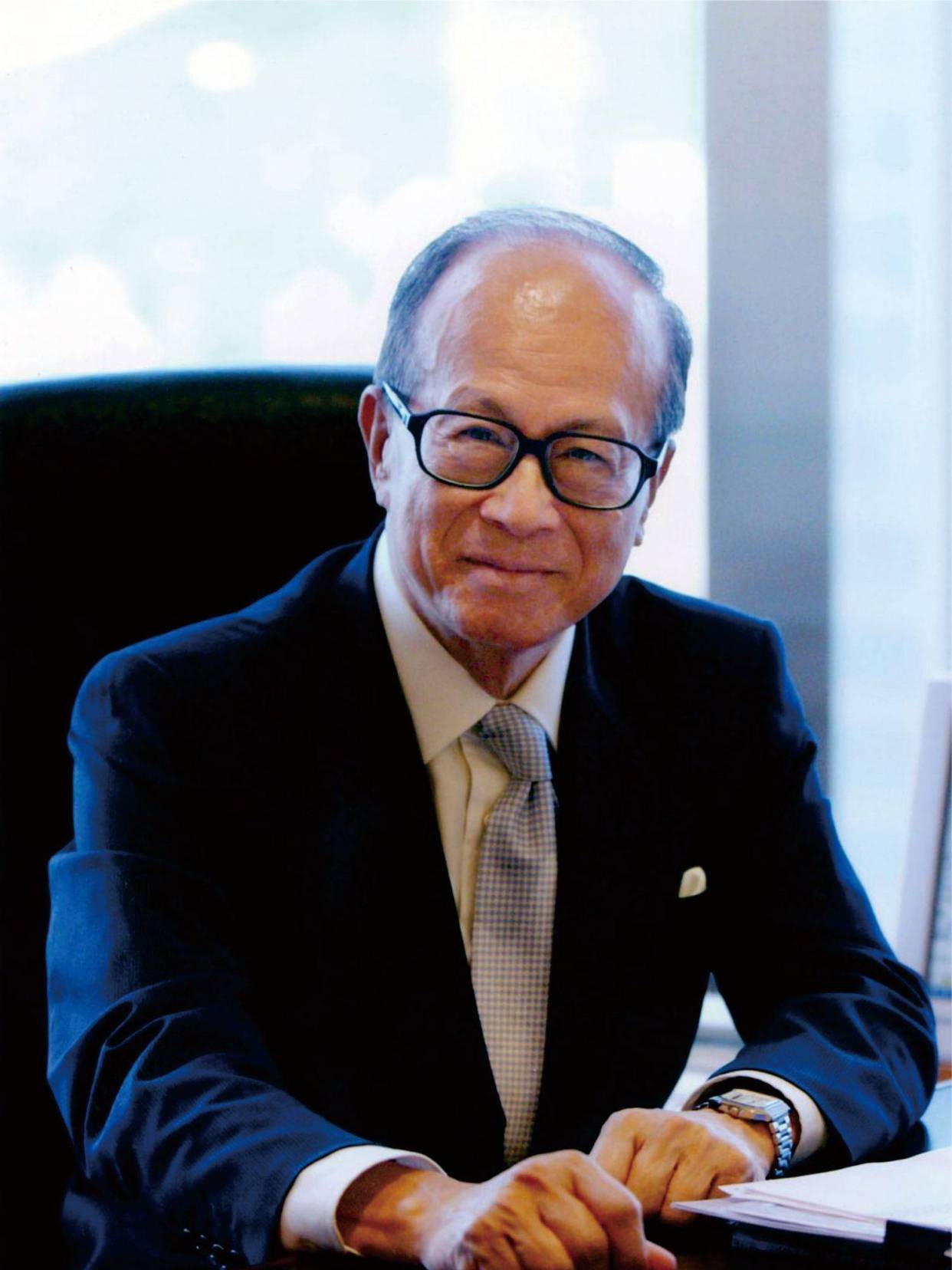 商务部专家：李嘉诚在商不言商