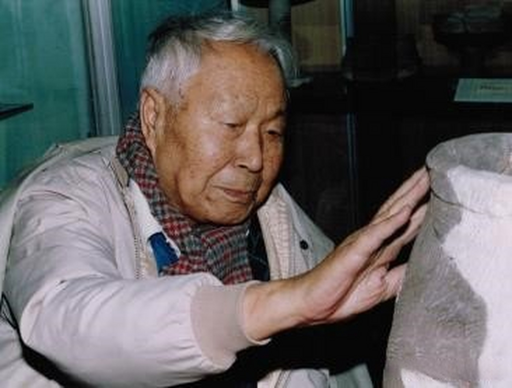 考古学家信立祥逝世
