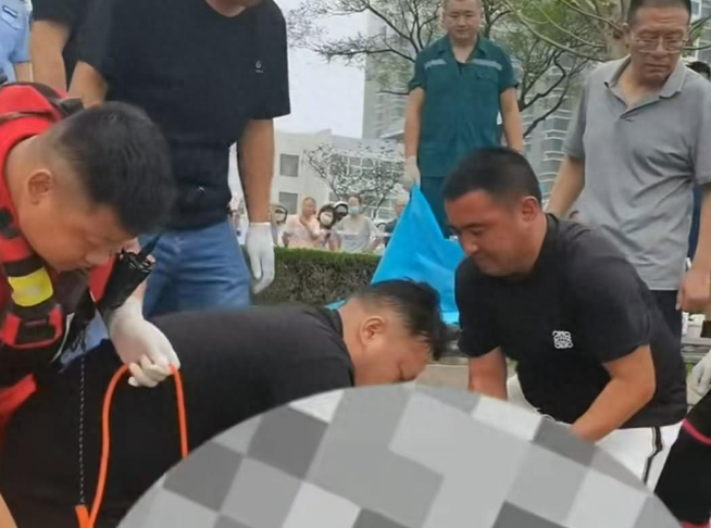 救人溺亡外卖员父母70岁孩子13岁