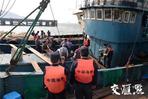 4人非法捕捞“水中软黄金”当场被抓
