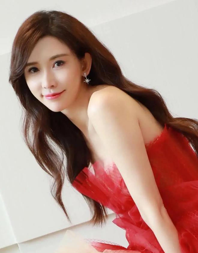 50岁林志玲晒美照