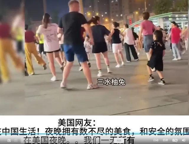 甲亢哥在重庆空中连廊秀经典后空翻