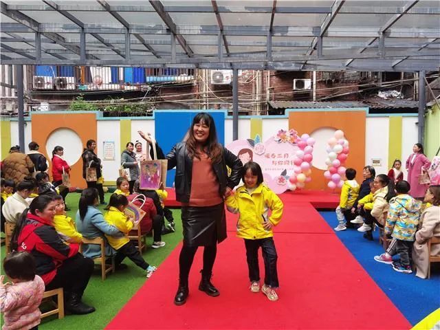 重庆云阳一幼儿园开展T台秀活动