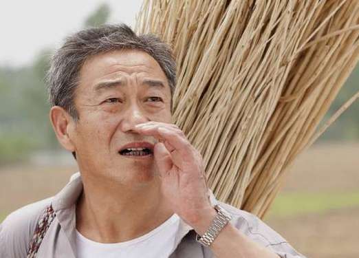 67岁老戏骨哭穷 曾志伟回应
