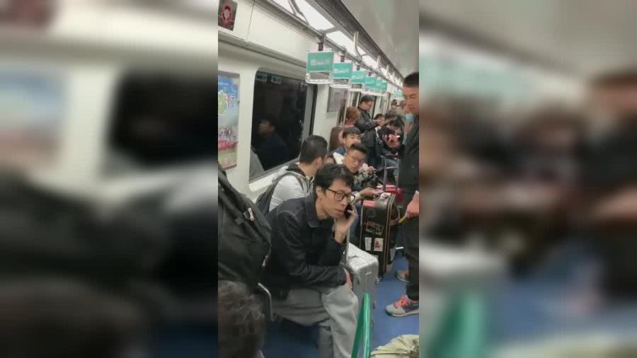 南京地铁回应乘客看到诡异人脸