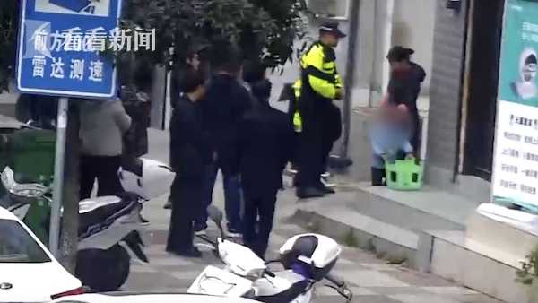6年级男孩趁父母睡着开车出门
