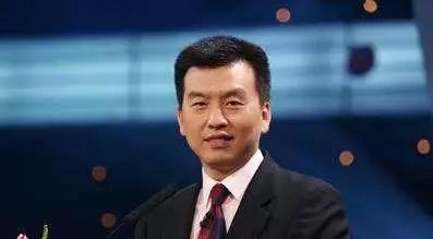 60岁央视名嘴张泽群晒近况两鬓斑白