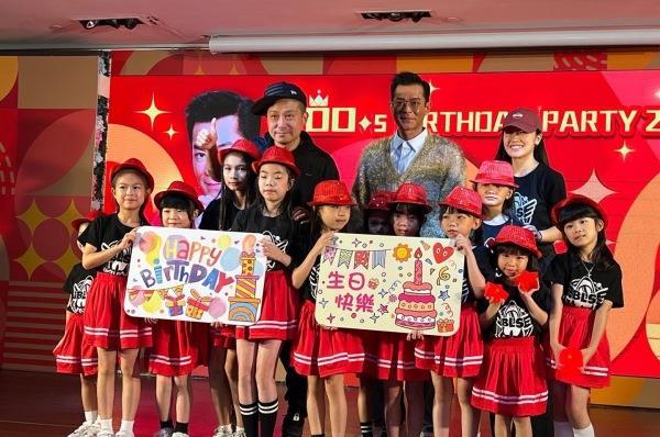小伙被拐30年回家 母子相貌惊人一致
