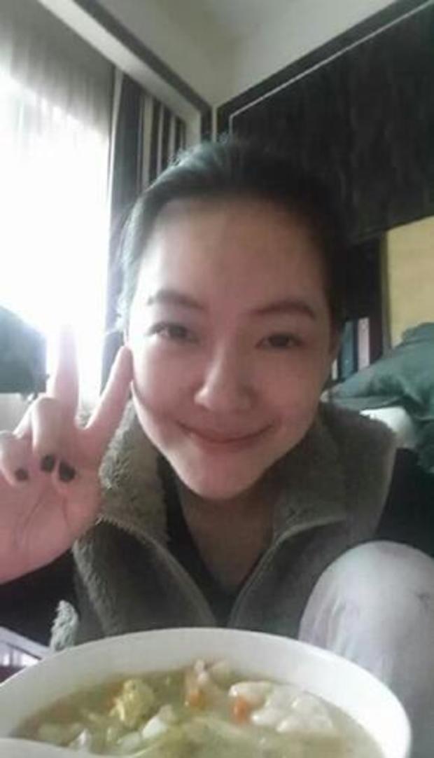 女生晒手电筒照手图被网友救了一命