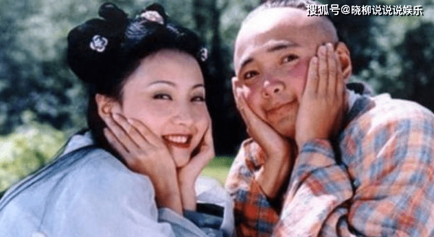 女演员闻宝宝脚丫致眼睛感染睁不开