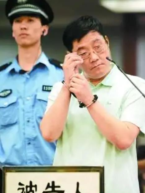 拆二代败光5套房近4000万成阶下囚