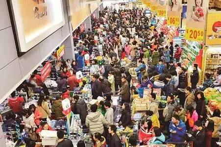 五一最火穷鬼超市被3万人搬空货架
