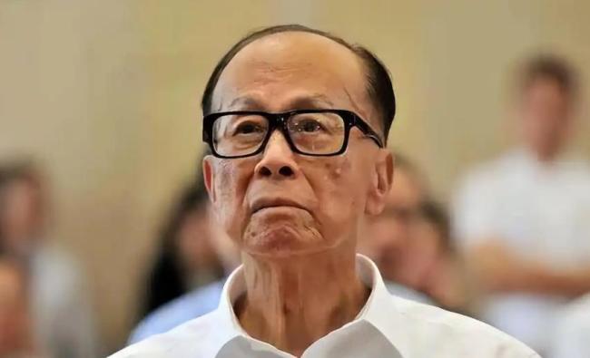 港媒再评李嘉诚卖港口：执迷不悟