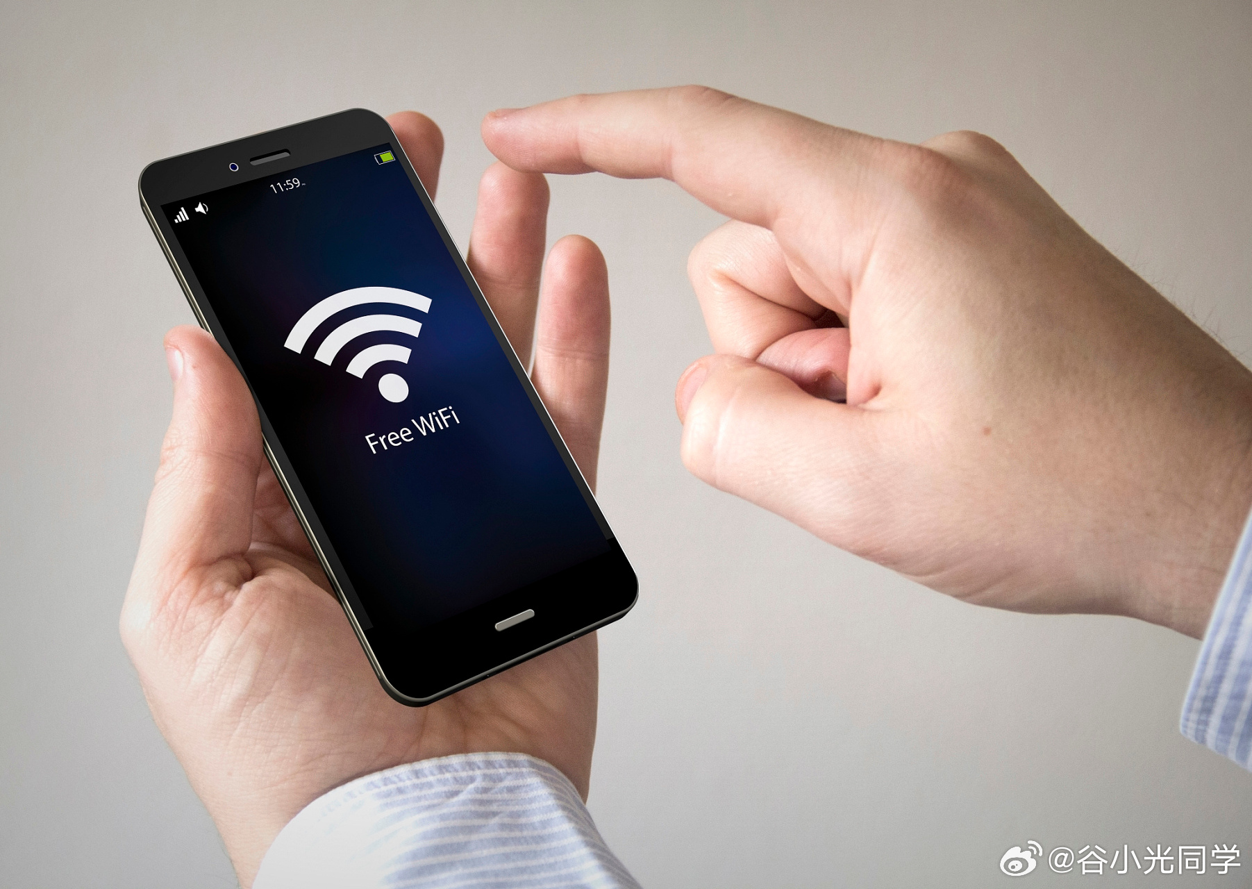 女生手机自动连上酒店WiFi被分手