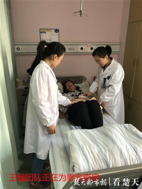 女孩肚痛查出卵巢像麻花一样扭了4圈