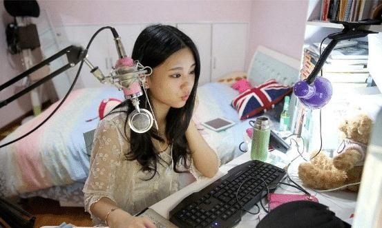男主播与榜一大姐分手被判还4.5万