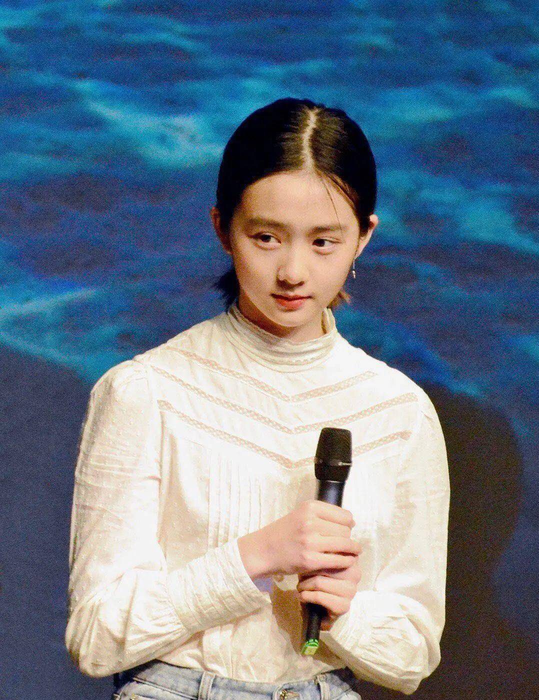 黄磊女儿黄多多出演《人鱼》