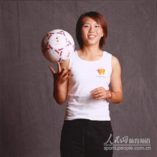 周星驰《女足》片场照曝光 疲态尽显