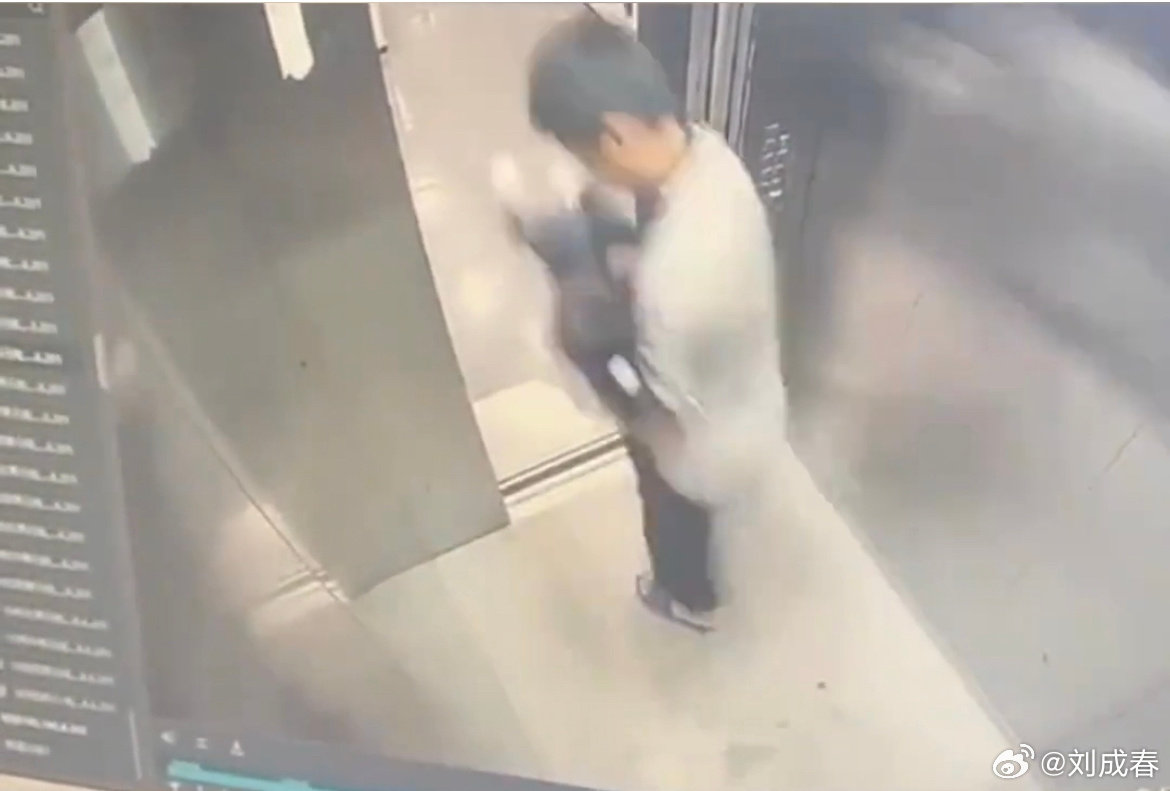 男子尾随女童进电梯还捂嘴？警方通报