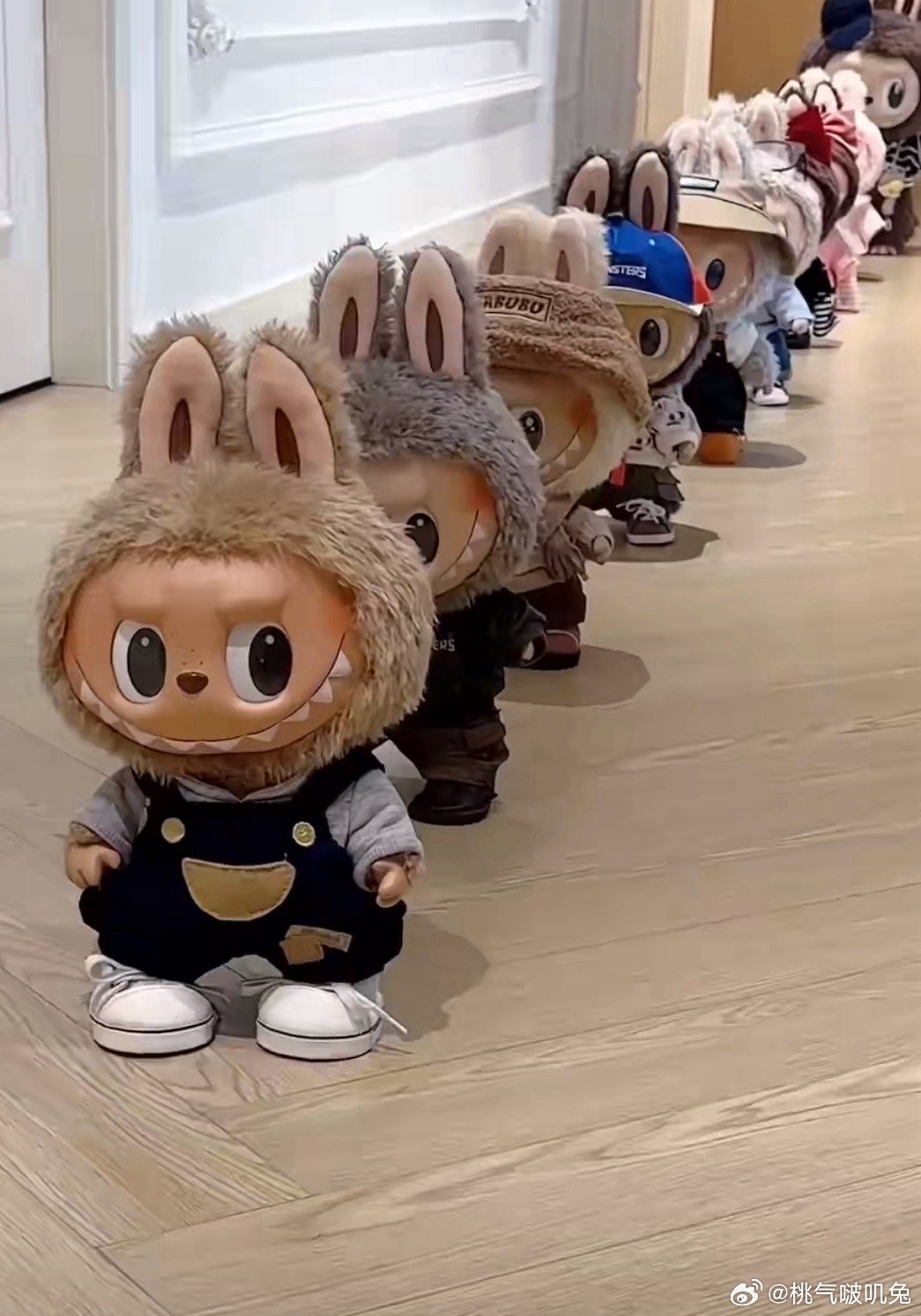 李晨晒哥斯拉LABUBU