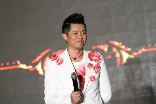 曾毅回应手表被指含性暗示元素