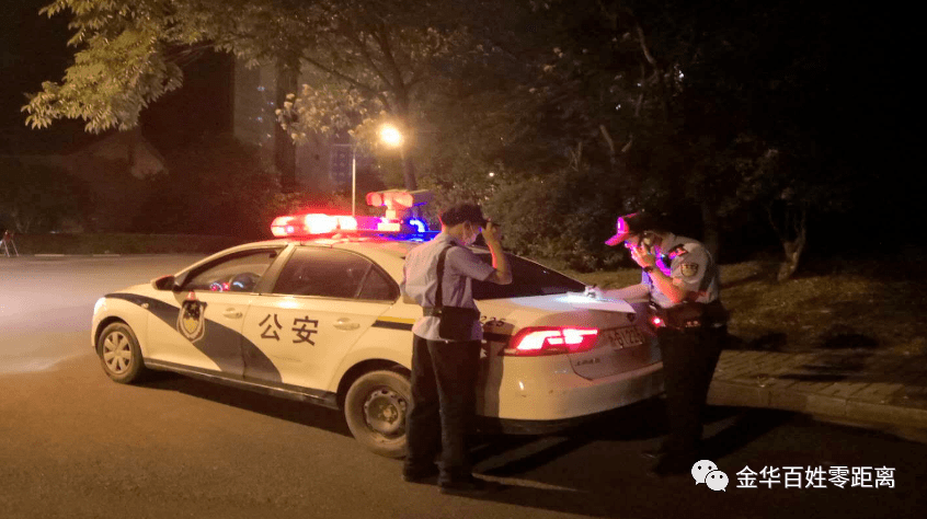 海南多名赤裸幼童被父亲关车斗铁笼